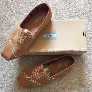 Toms shoes size 9.5
